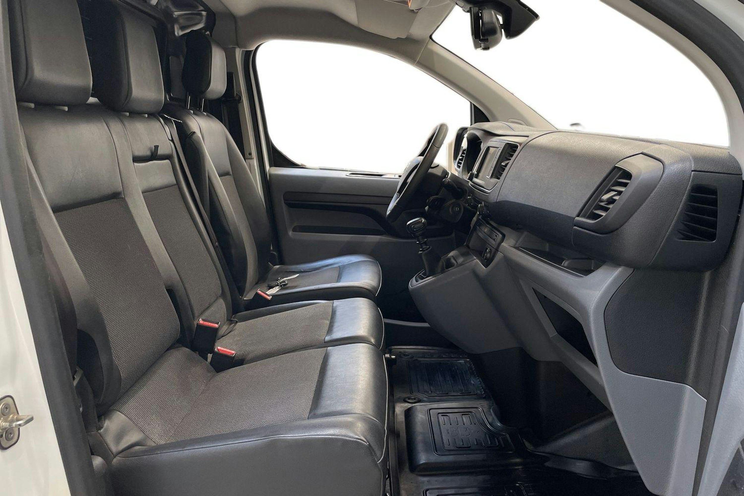 valkoinen Toyota Proace 2017 kuva 10.