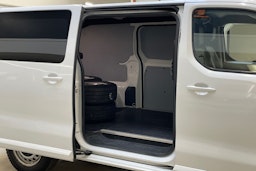 valkoinen Toyota Proace 2017 kuva 13.