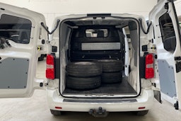 valkoinen Toyota Proace 2017 kuva 14.