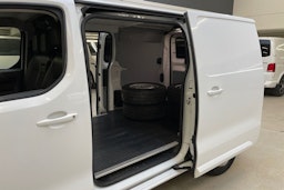 valkoinen Toyota Proace 2017 kuva 16.