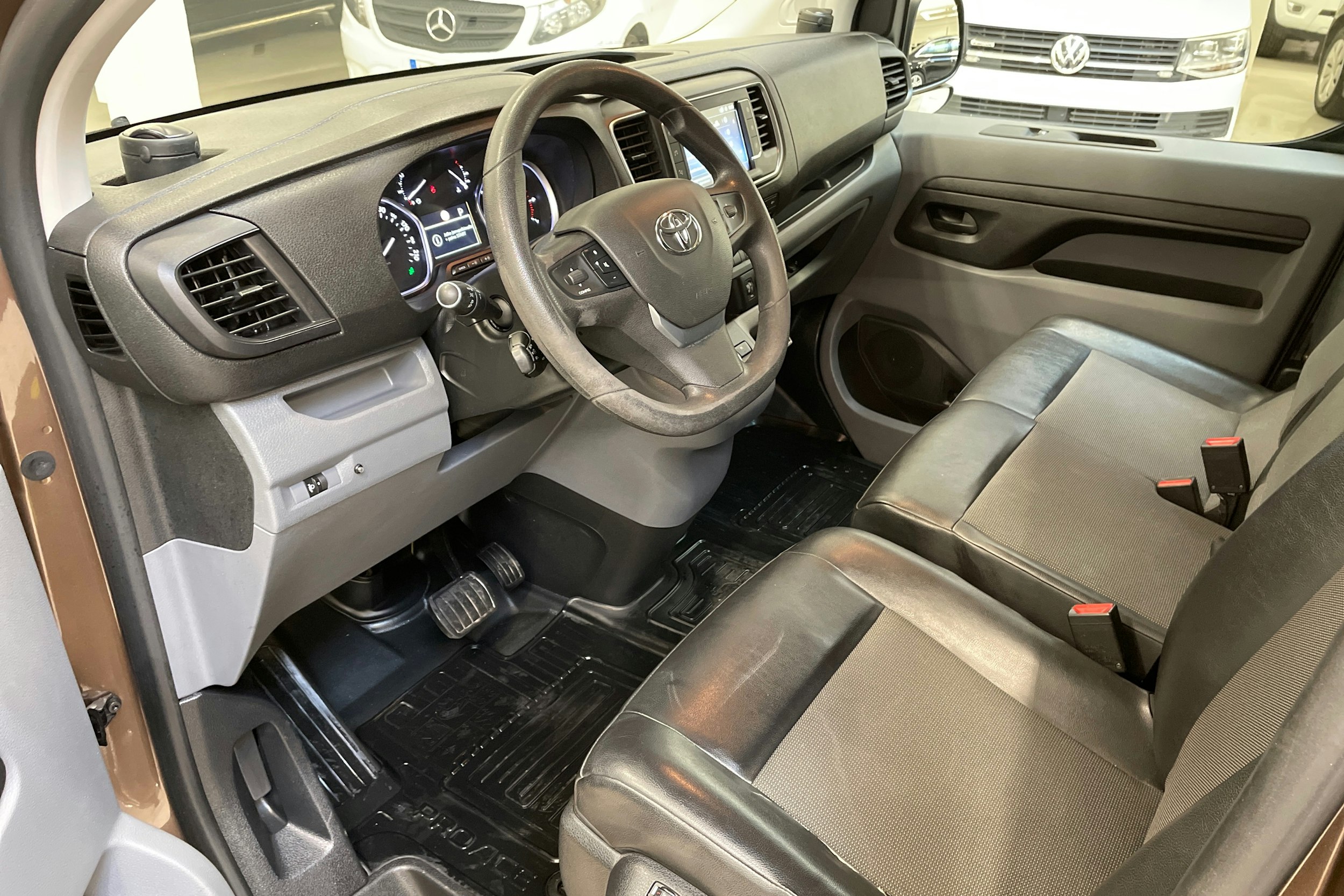 ruskea (beige) Toyota Proace 2017 kuva 6.