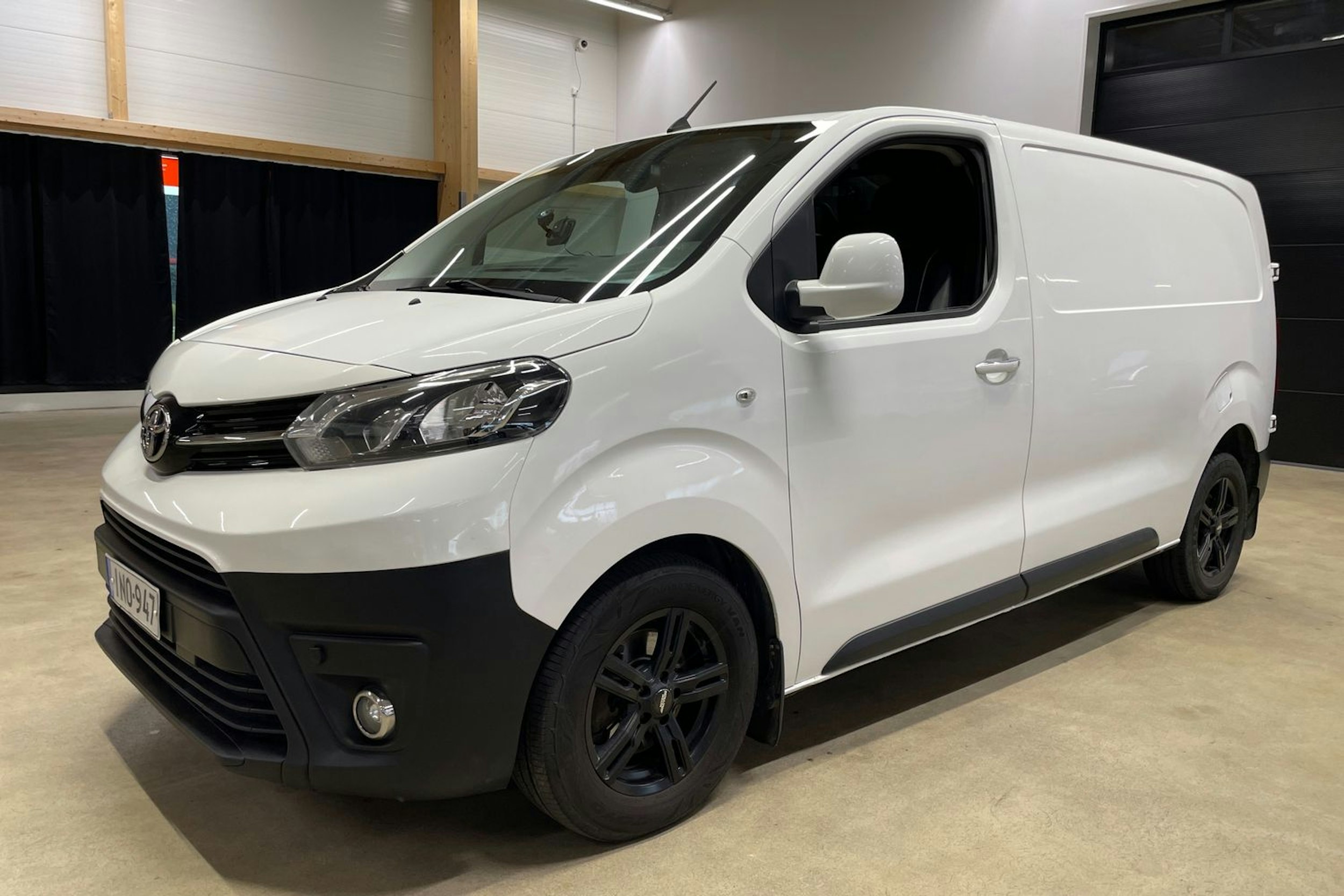 valkoinen Toyota Proace 2017 kuva 13.