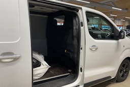 valkoinen Toyota Proace 2017 kuva 17.
