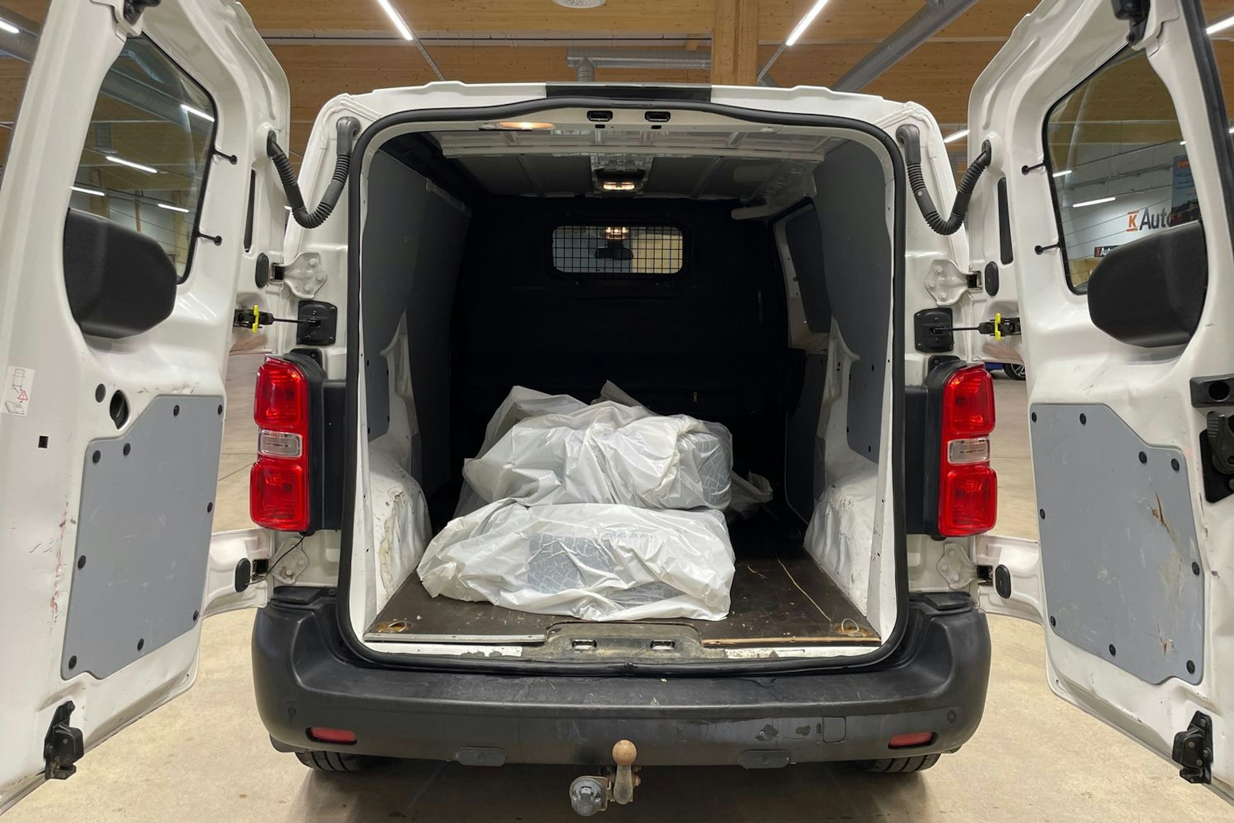 valkoinen Toyota Proace 2017 kuva 18.