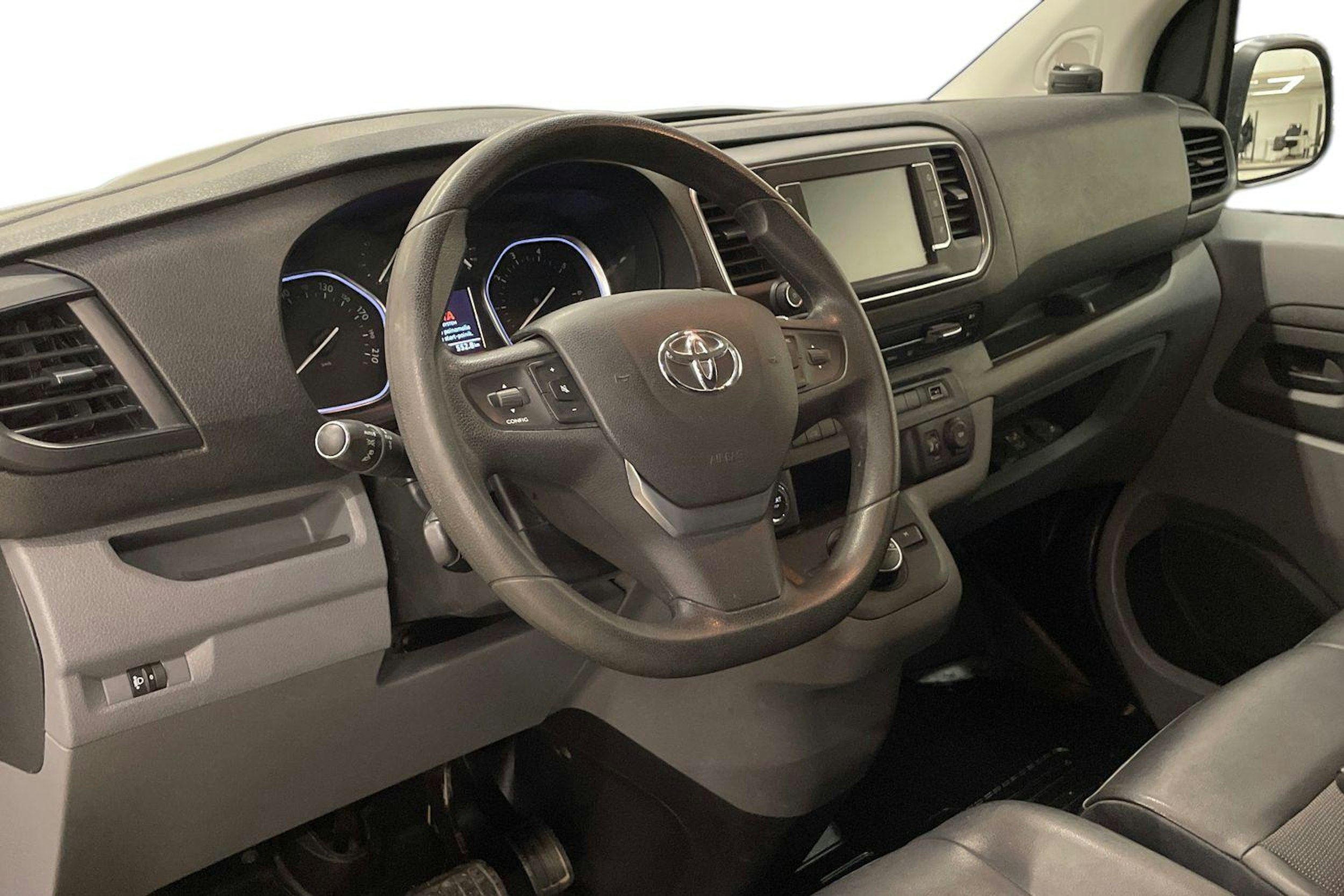 valkoinen Toyota Proace 2017 kuva 9.