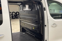 valkoinen Toyota Proace 2017 kuva 13.