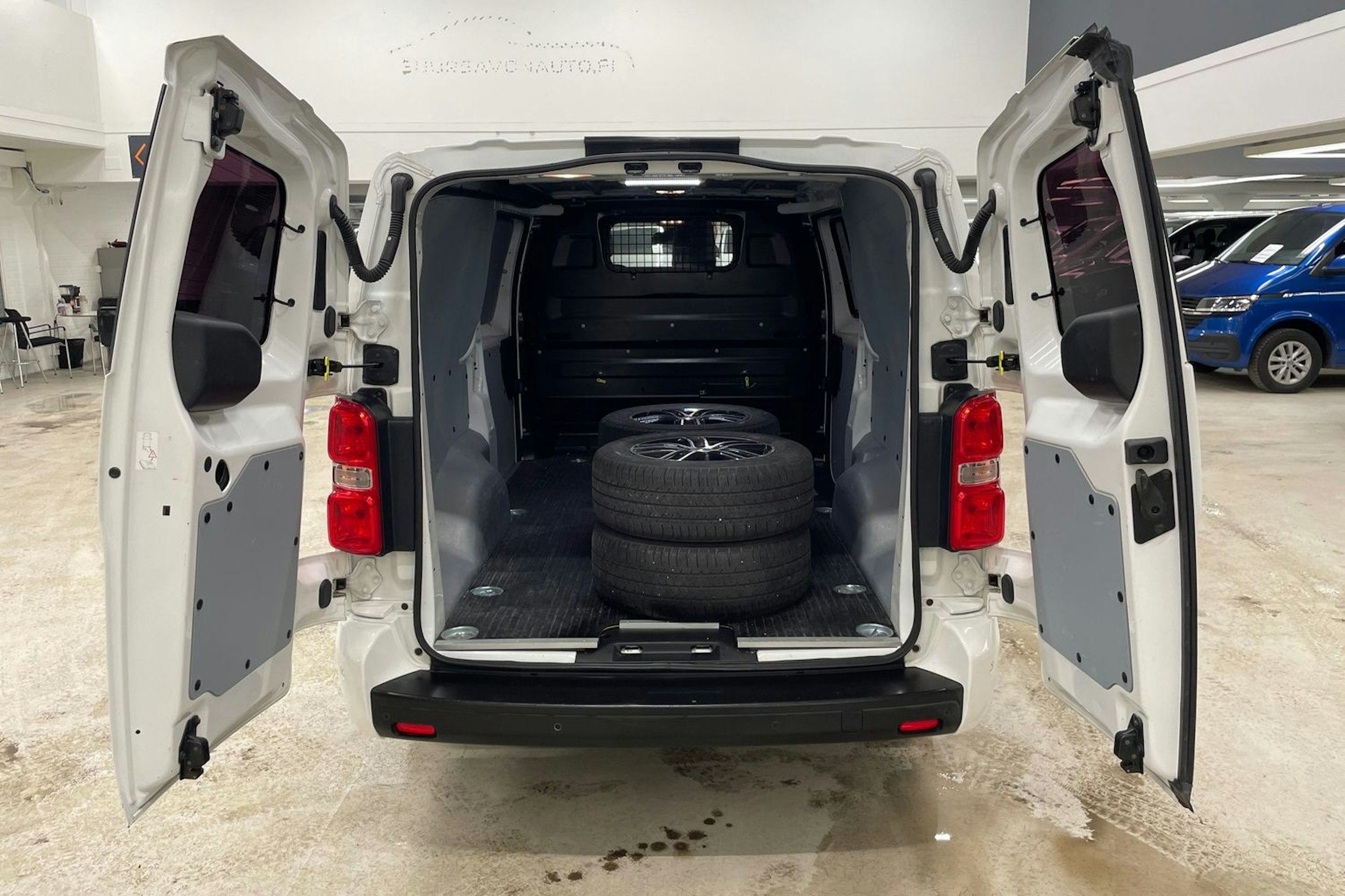 valkoinen Toyota Proace 2017 kuva 15.