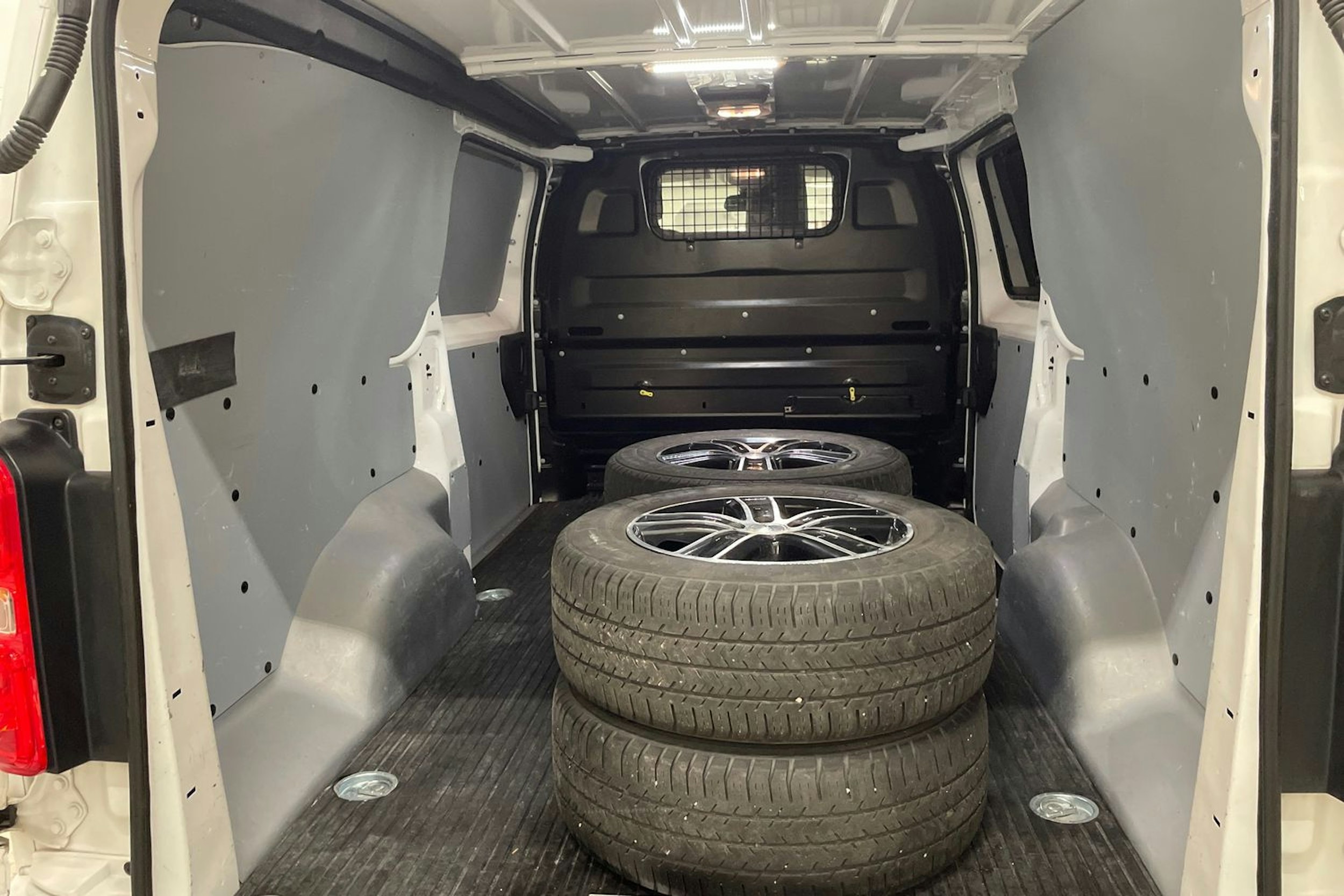 valkoinen Toyota Proace 2017 kuva 16.