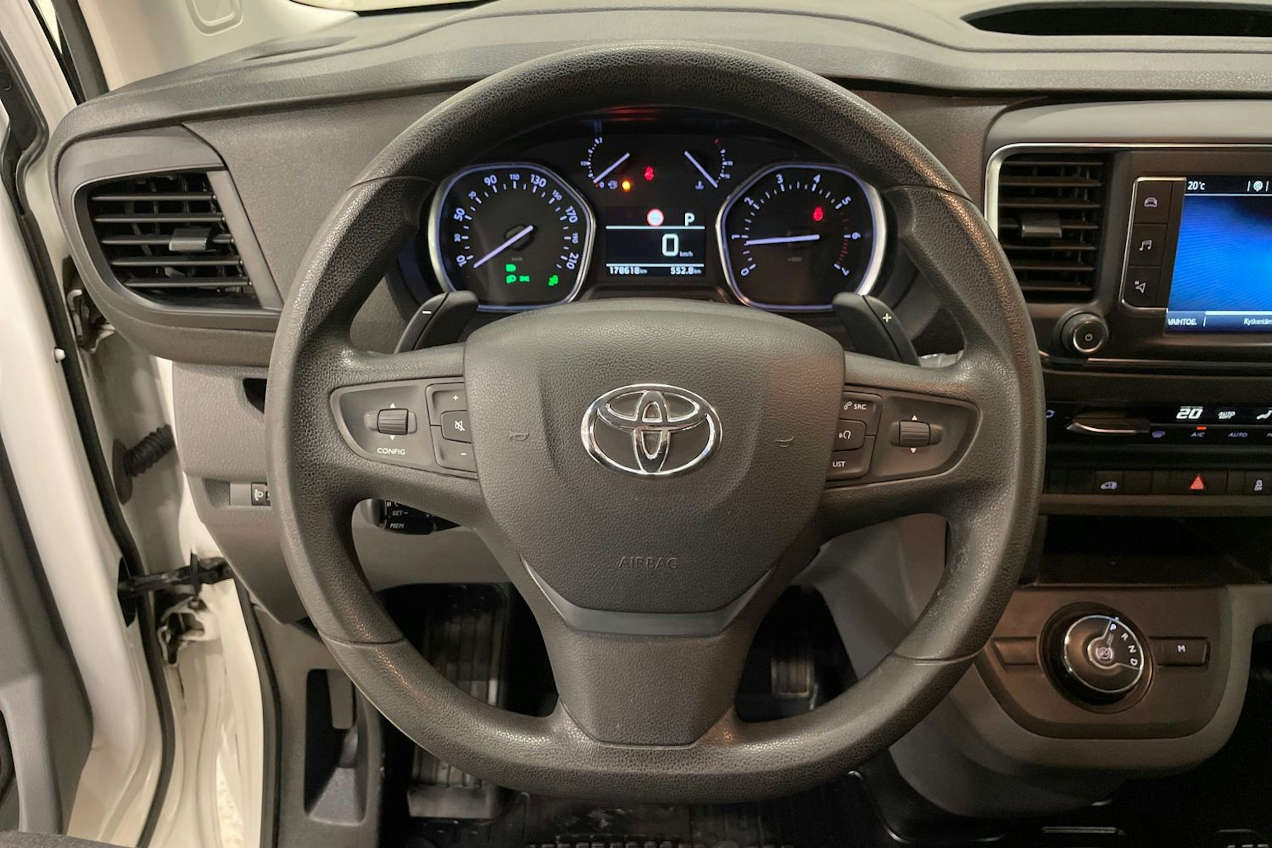 valkoinen Toyota Proace 2017 kuva 18.