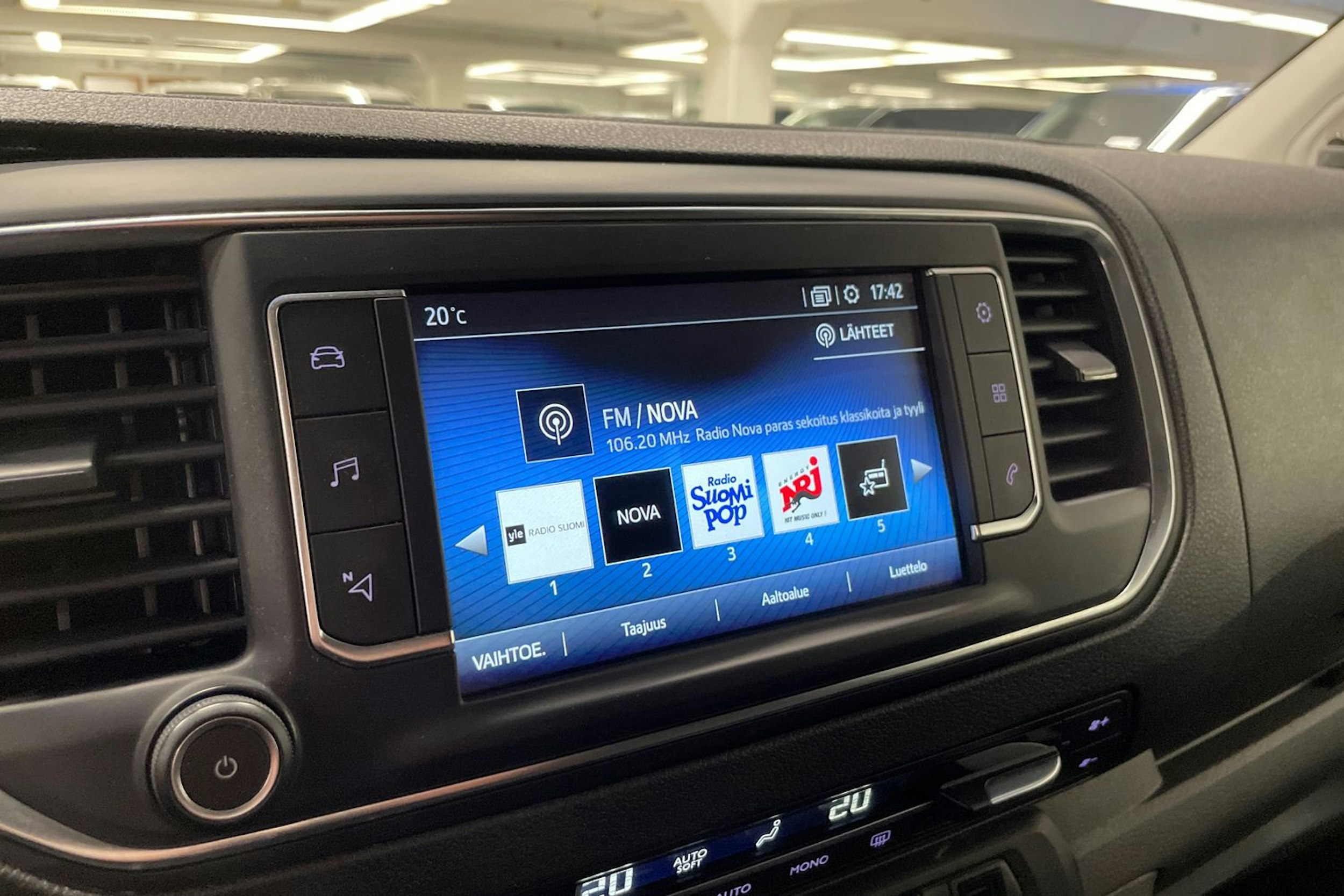 valkoinen Toyota Proace 2017 kuva 23.