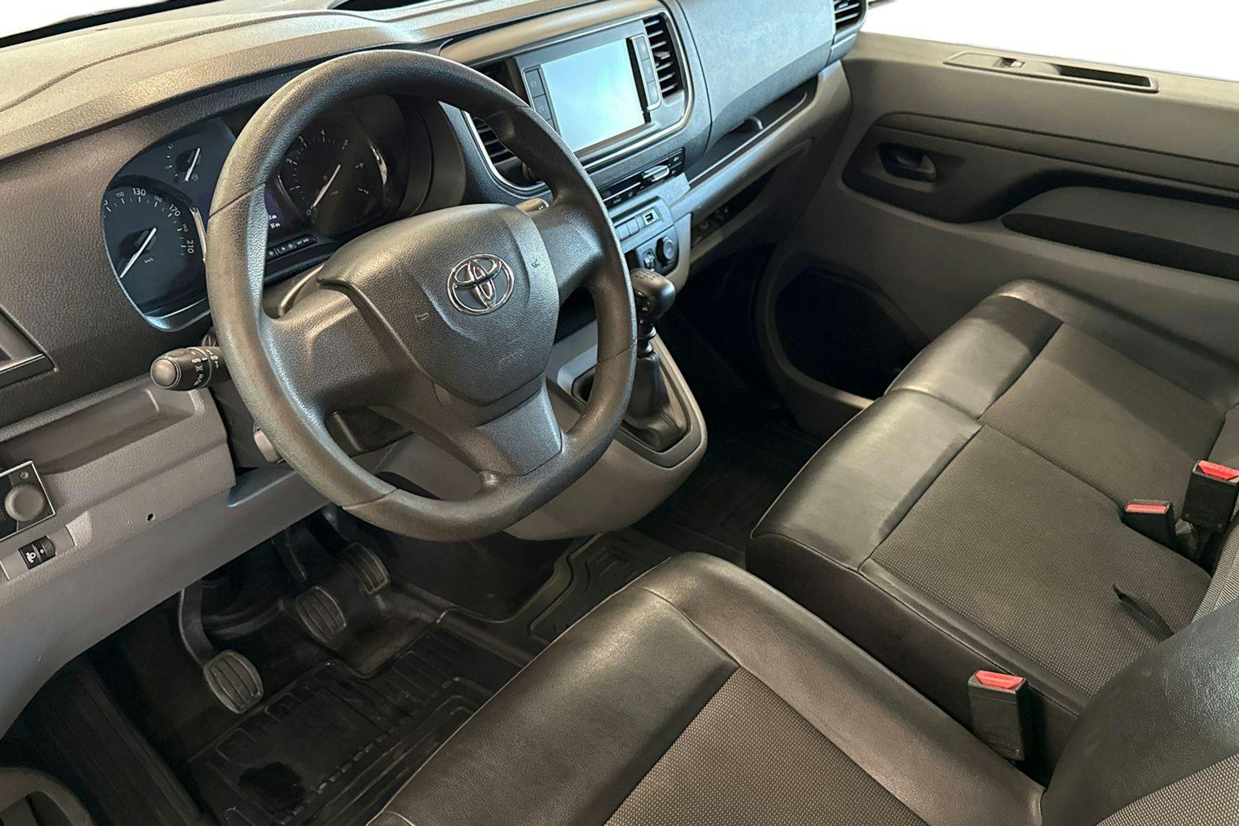 valkoinen Toyota Proace 2017 kuva 7.