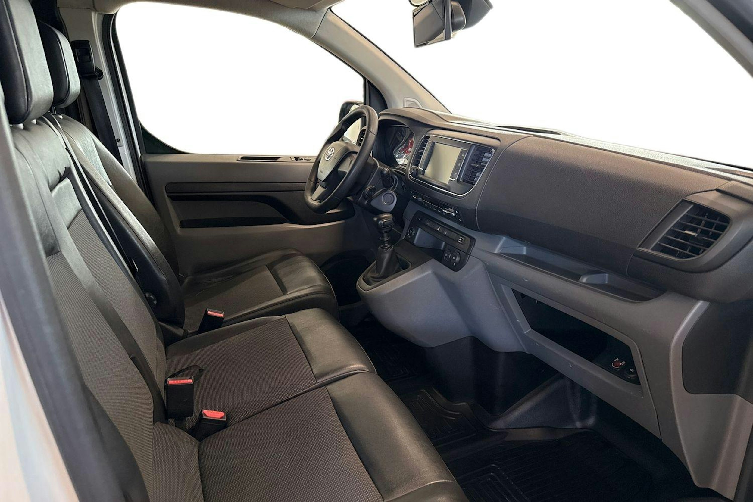 valkoinen Toyota Proace 2017 kuva 9.