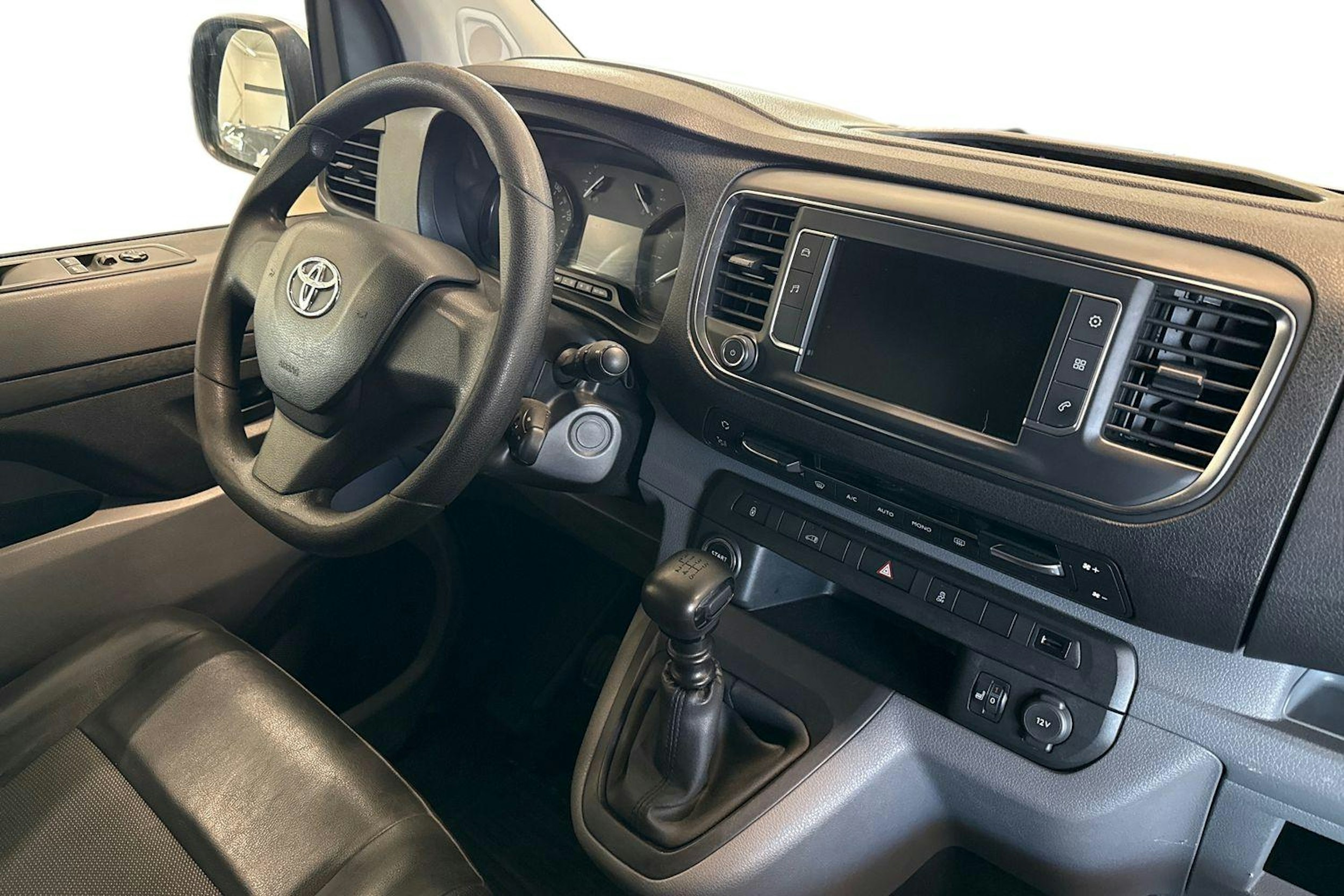 valkoinen Toyota Proace 2017 kuva 10.