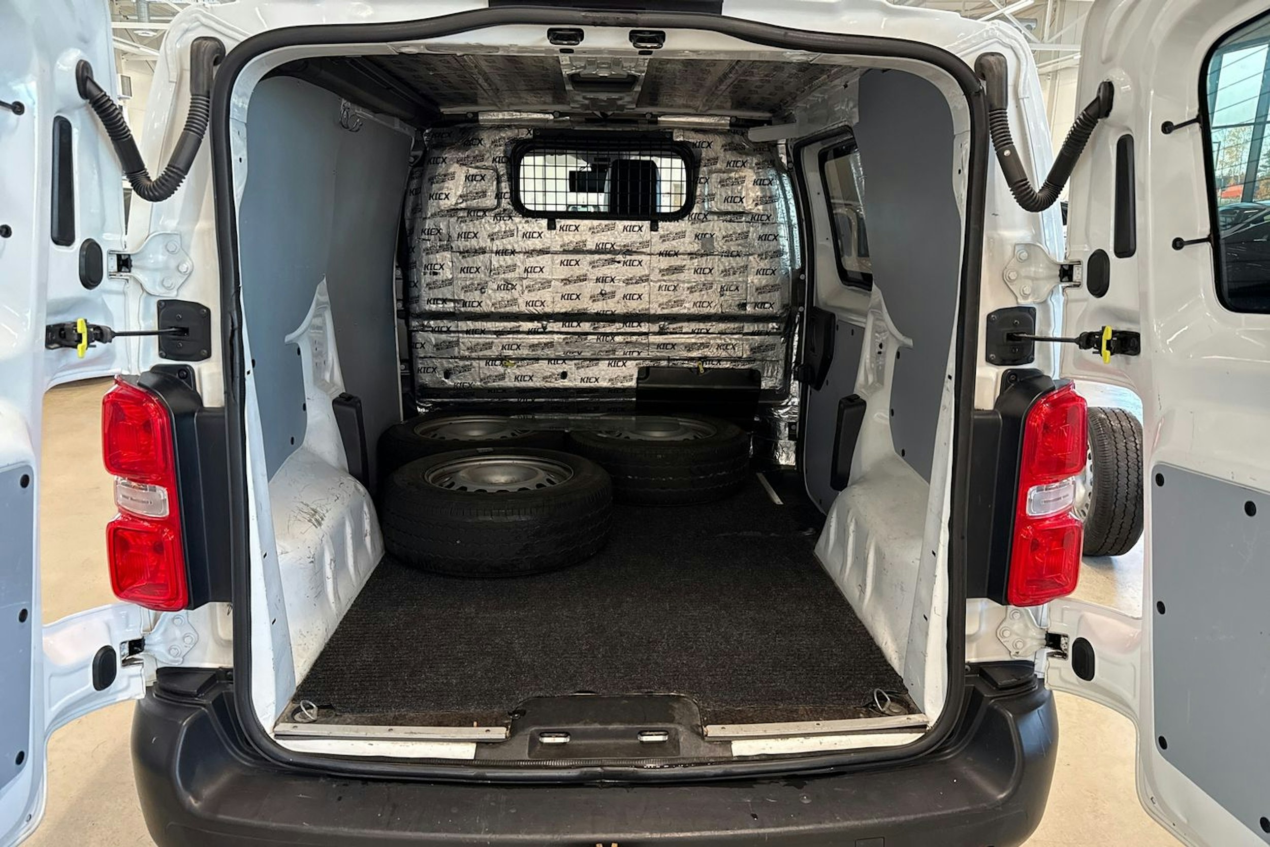 valkoinen Toyota Proace 2017 kuva 15.