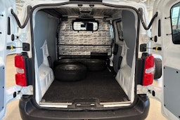 valkoinen Toyota Proace 2017 kuva 15.