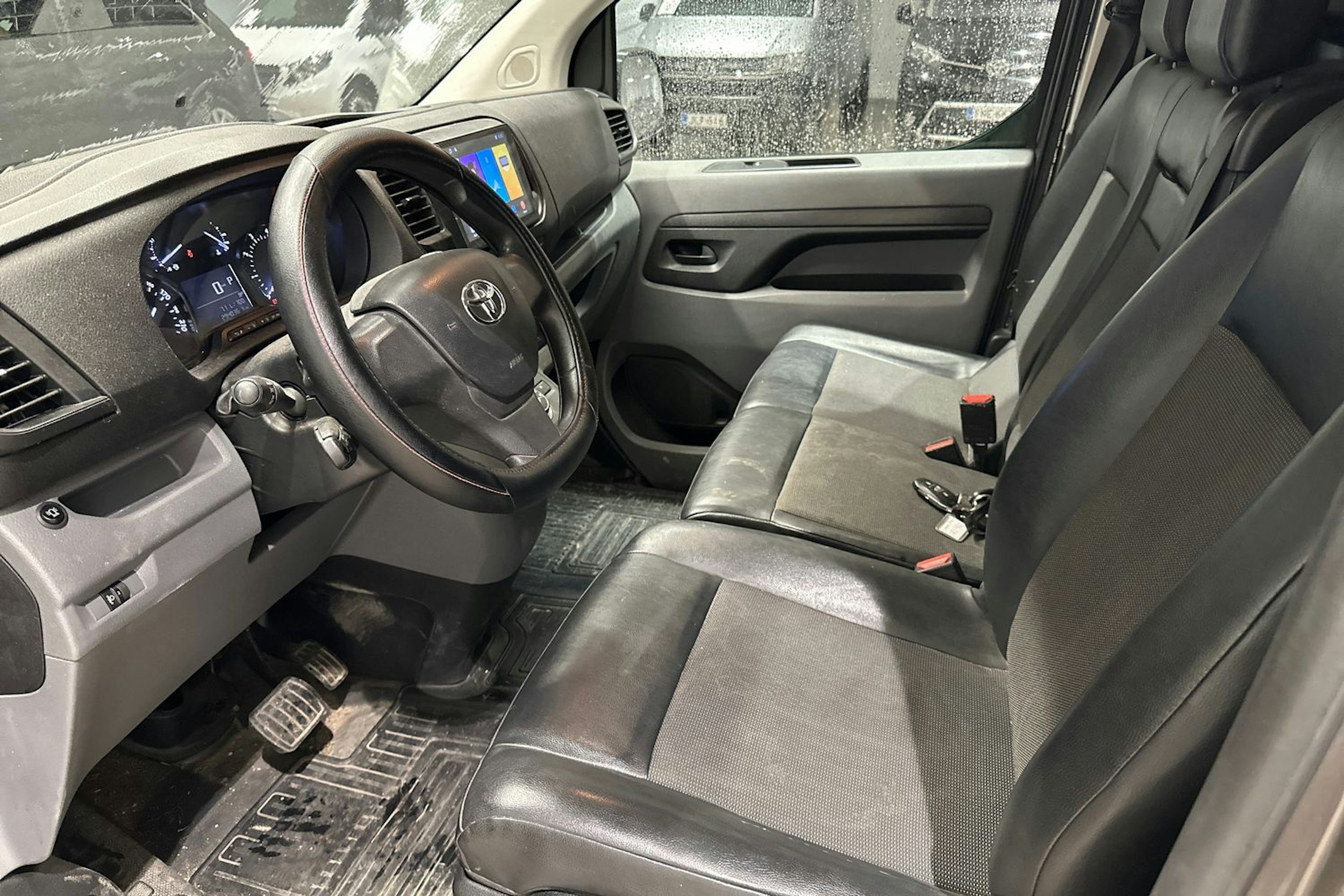 harmaa Toyota Proace 2017 kuva 3.