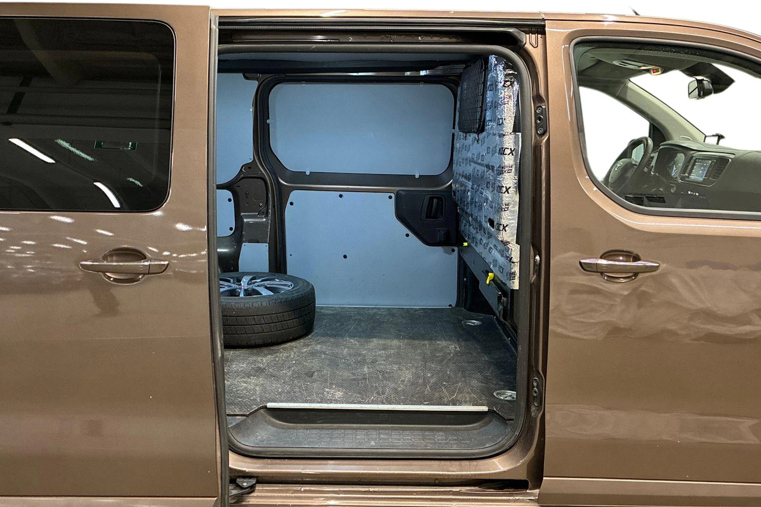 Ruskea (beige) Toyota Proace 2017 kuva 11.