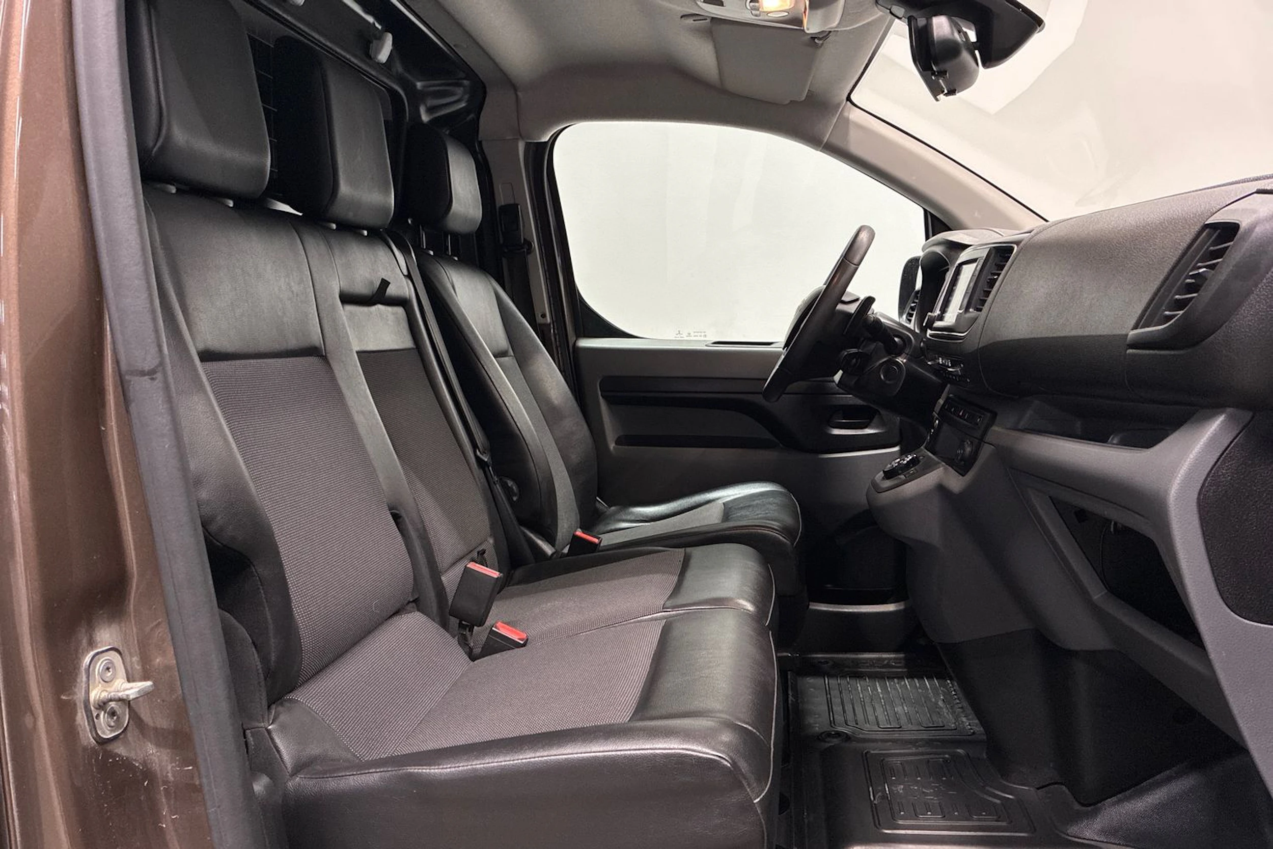 Ruskea (beige) Toyota Proace 2017 kuva 22.