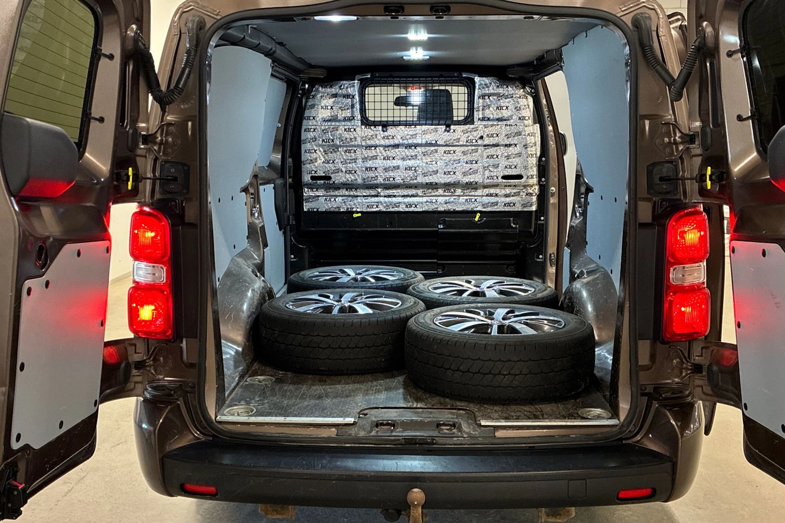 Ruskea (beige) Toyota Proace 2017 kuva 23.