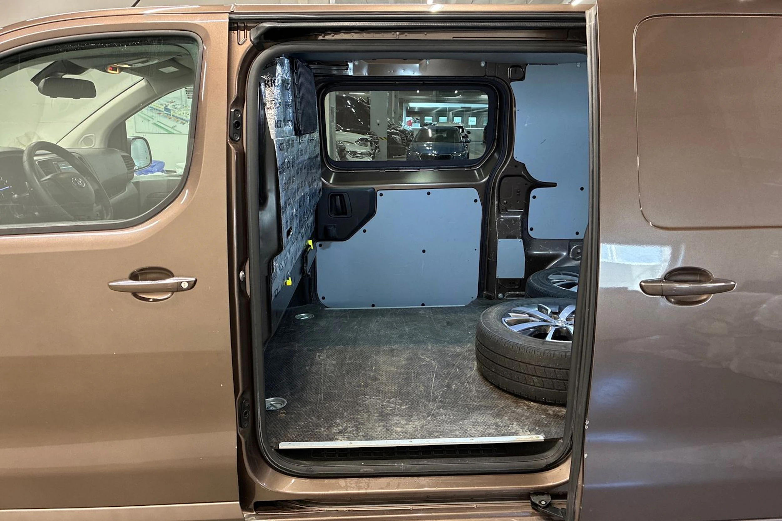 Ruskea (beige) Toyota Proace 2017 kuva 24.