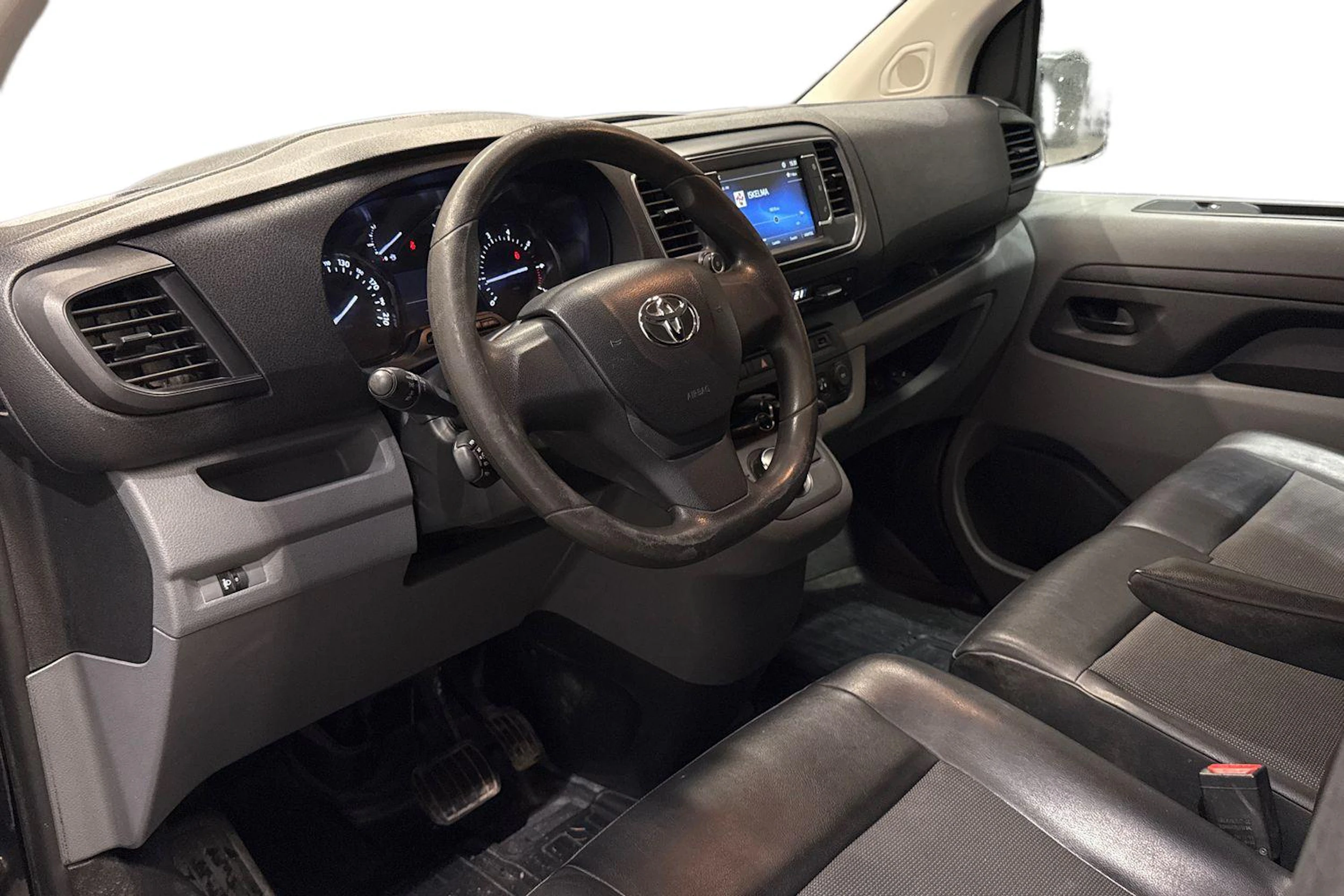 musta Toyota Proace 2017 kuva 3.