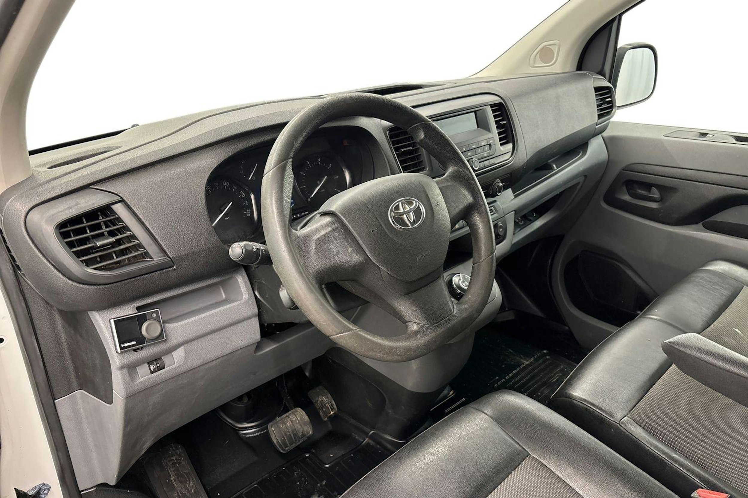 valkoinen Toyota Proace 2017 kuva 9.