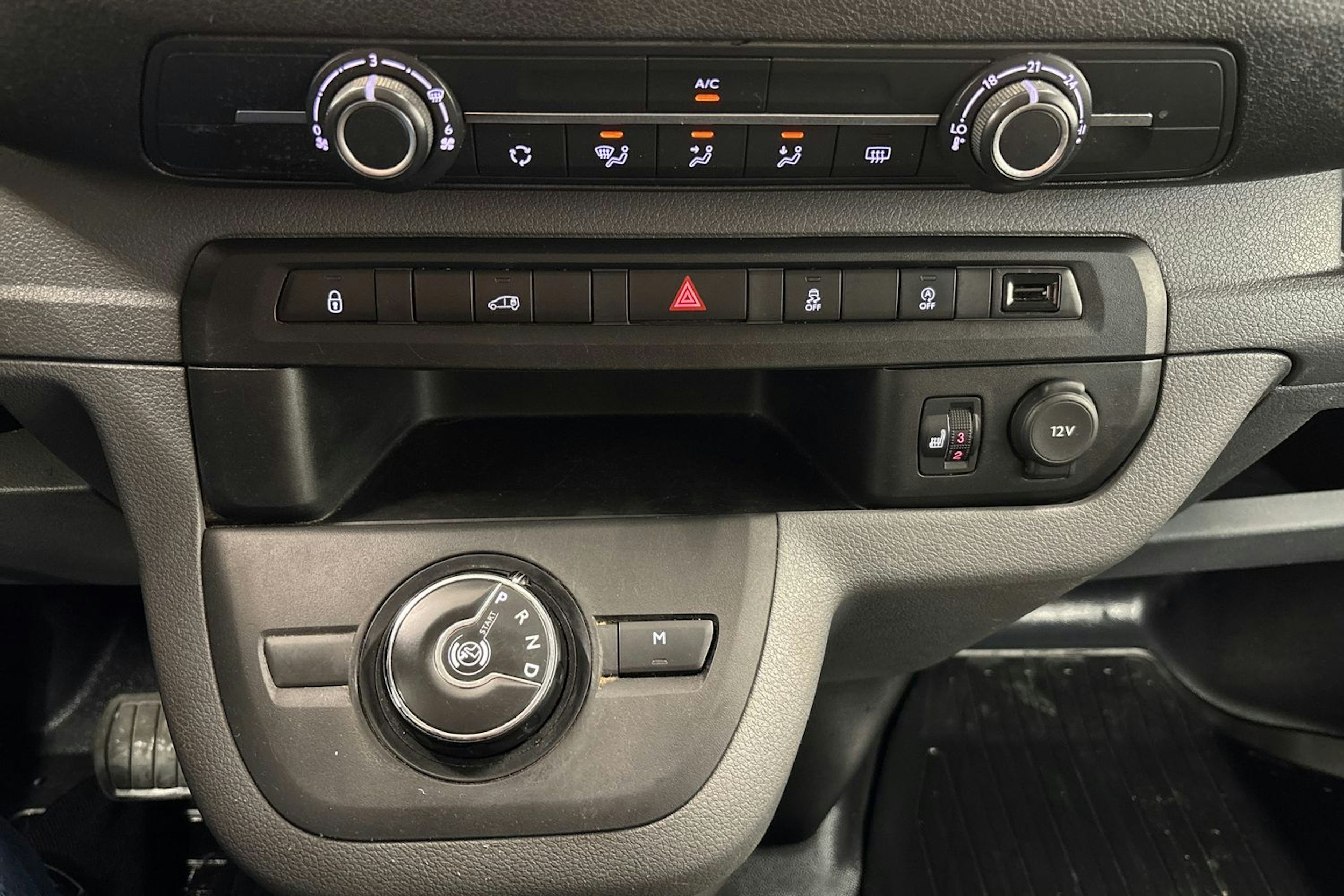 valkoinen Toyota Proace 2017 kuva 22.