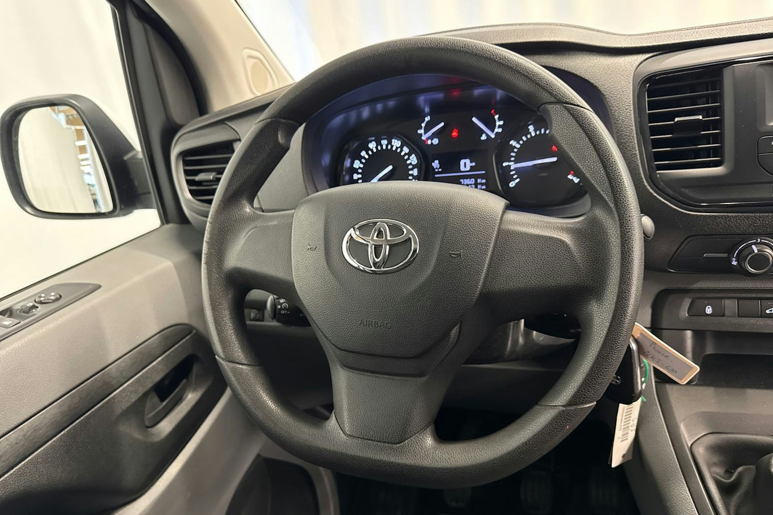 valkoinen Toyota Proace 2018 kuva 10.