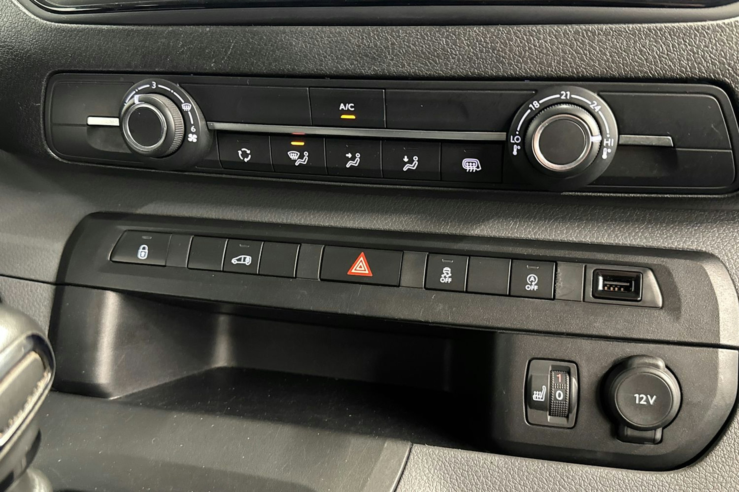 valkoinen Toyota Proace 2018 kuva 13.