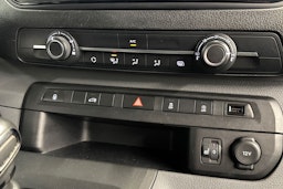 valkoinen Toyota Proace 2018 kuva 13.