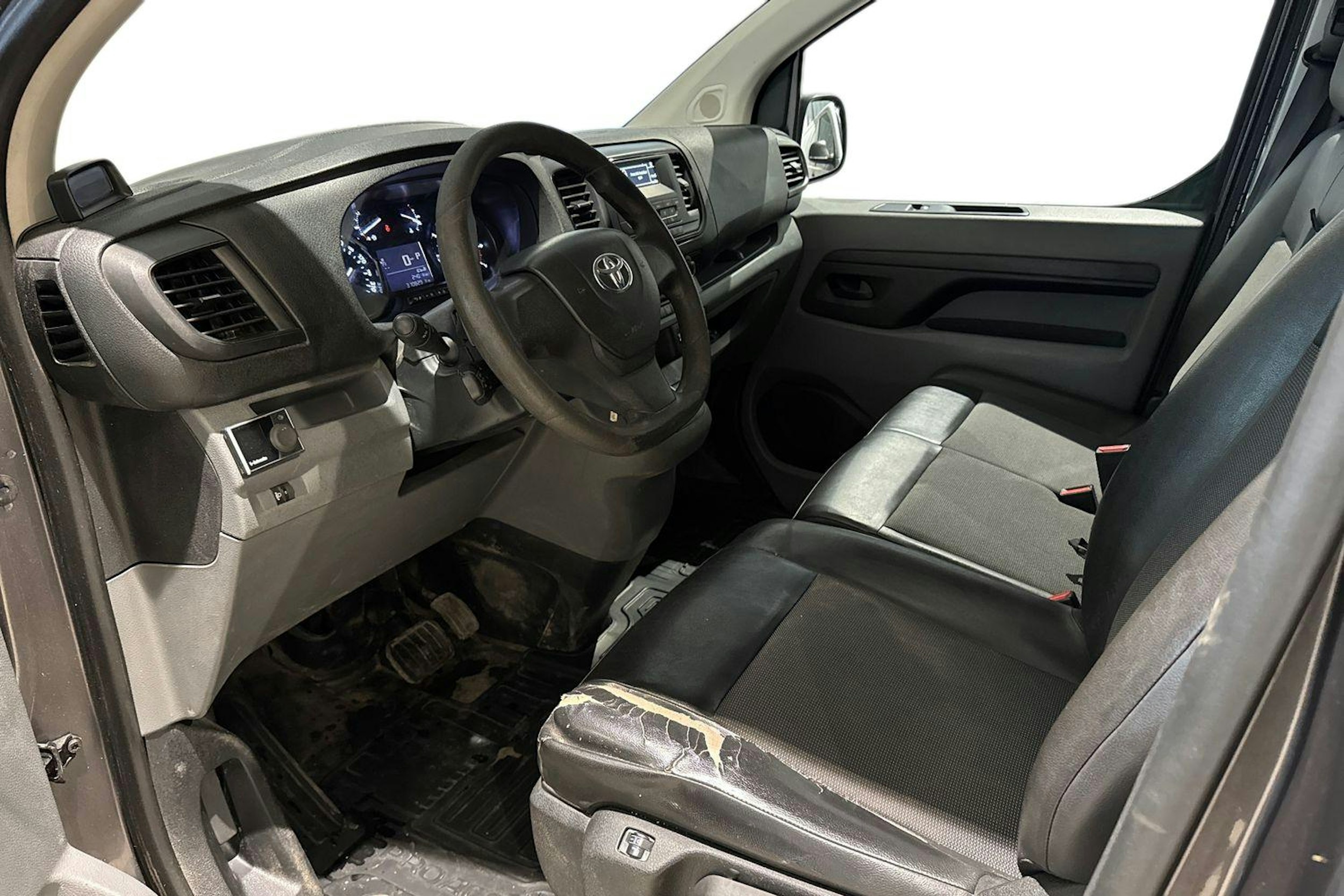 harmaa Toyota Proace 2017 kuva 8.