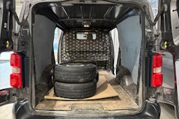 harmaa Toyota Proace 2017 kuva 15.