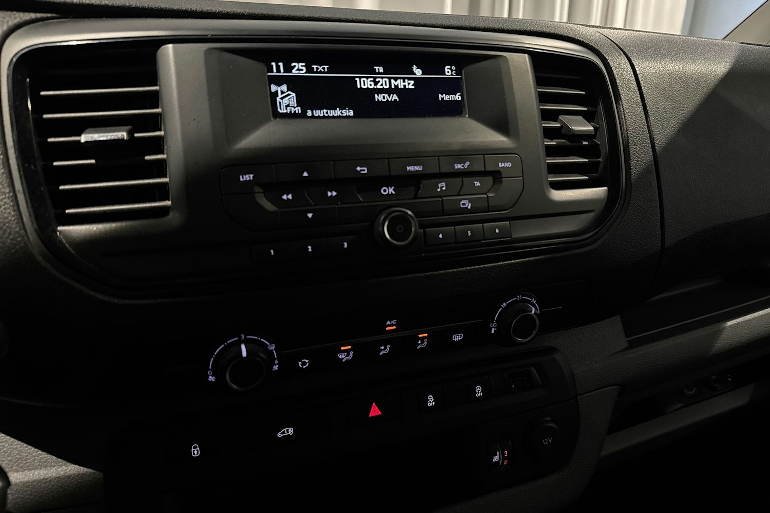 harmaa Toyota Proace 2017 kuva 18.