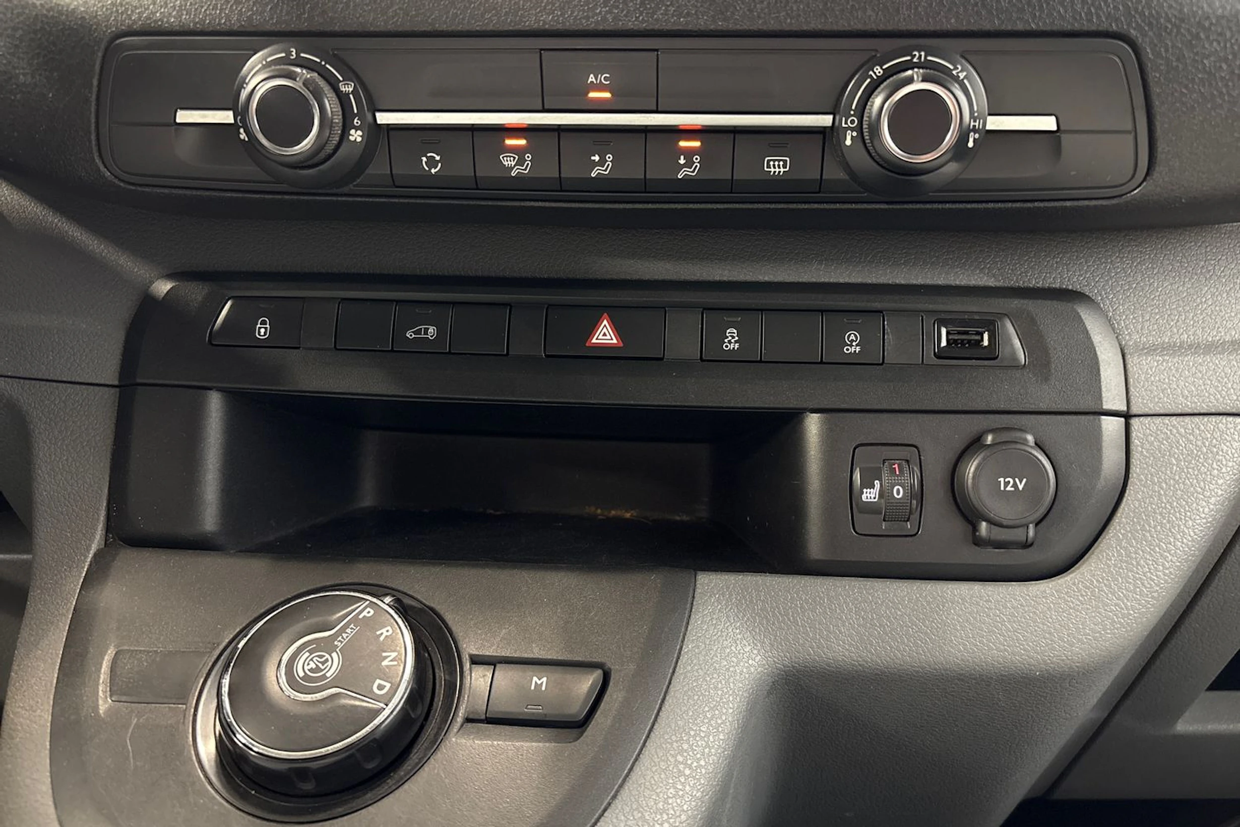 harmaa Toyota Proace 2017 kuva 20.