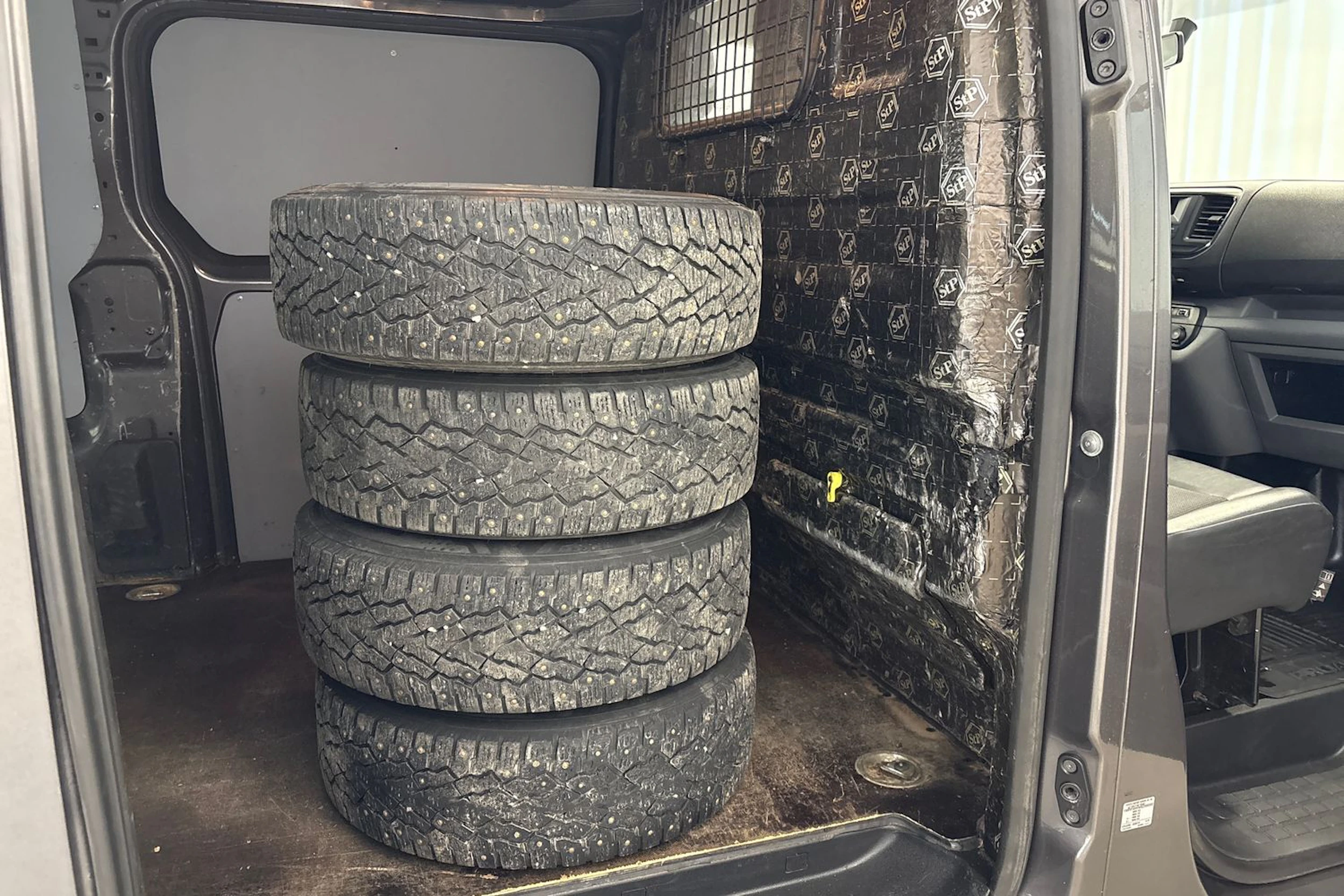 harmaa Toyota Proace 2017 kuva 21.