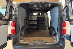 harmaa Toyota Proace 2017 kuva 22.