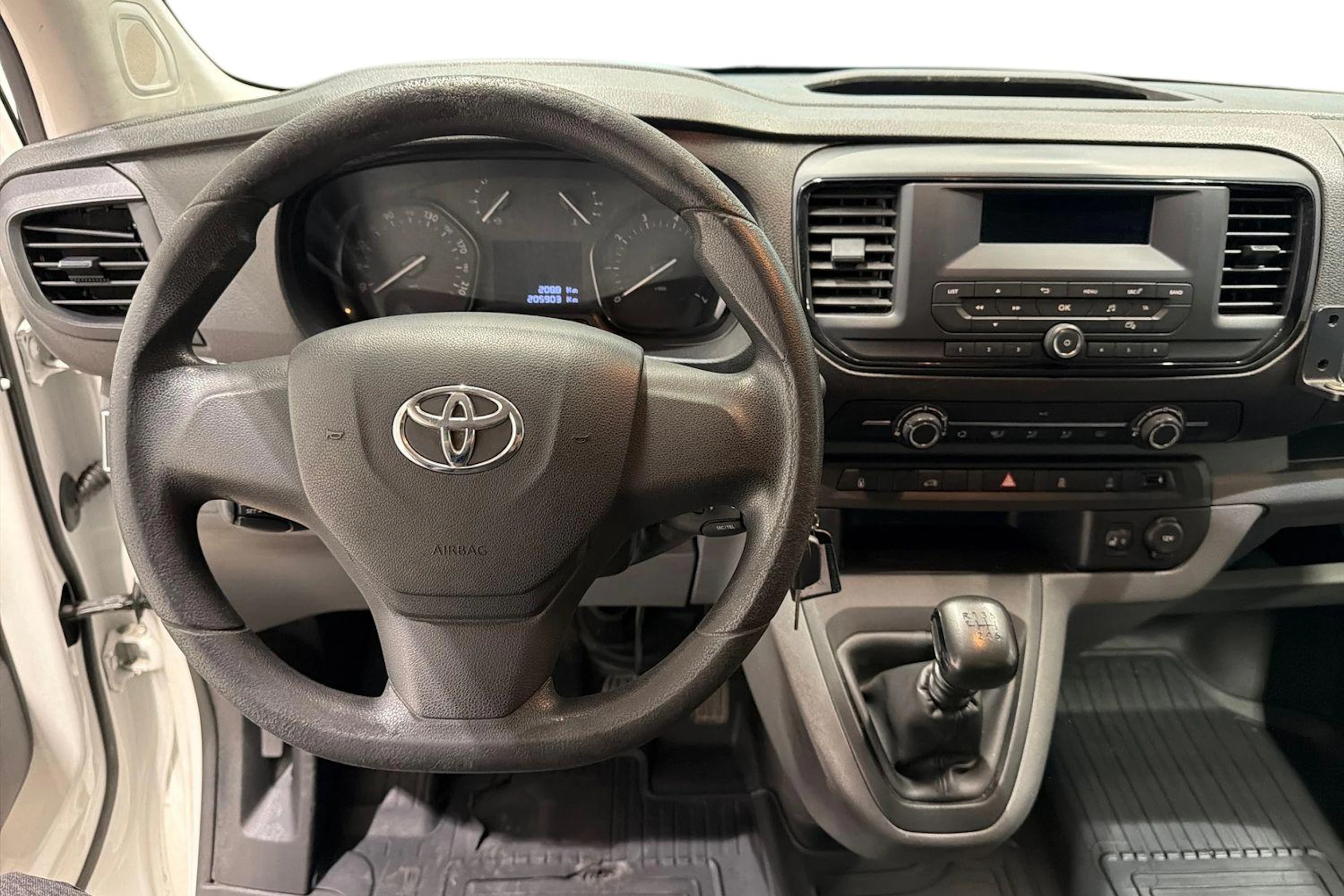 valkoinen Toyota Proace 2017 kuva 9.