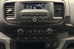 valkoinen Toyota Proace 2017 kuva 18.