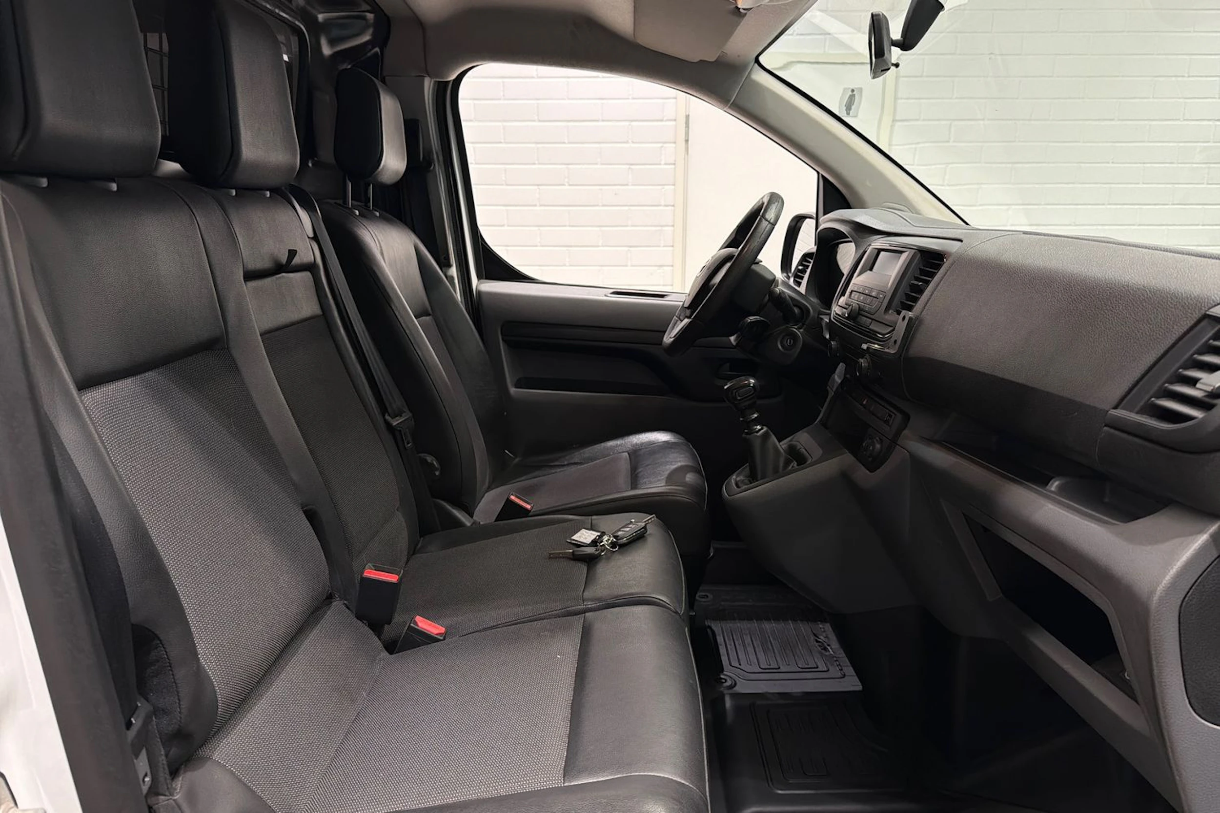 valkoinen Toyota Proace 2017 kuva 20.