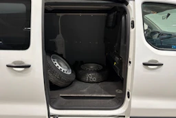 valkoinen Toyota Proace 2017 kuva 21.