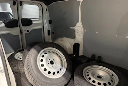 valkoinen Toyota Proace 2017 kuva 22.