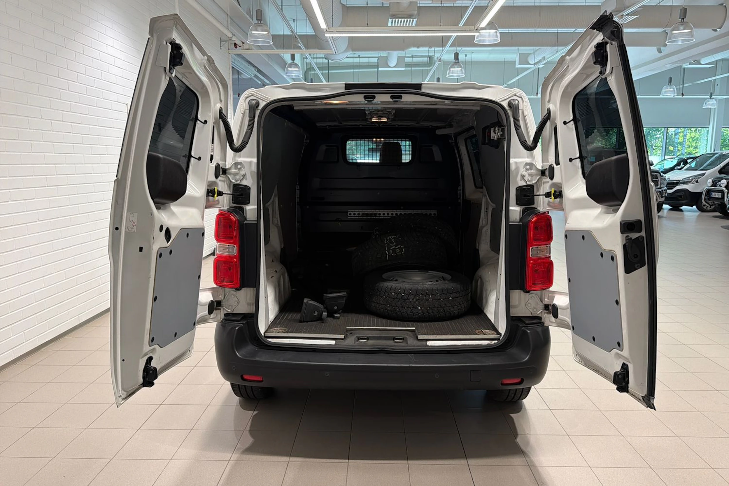 valkoinen Toyota Proace 2017 kuva 24.