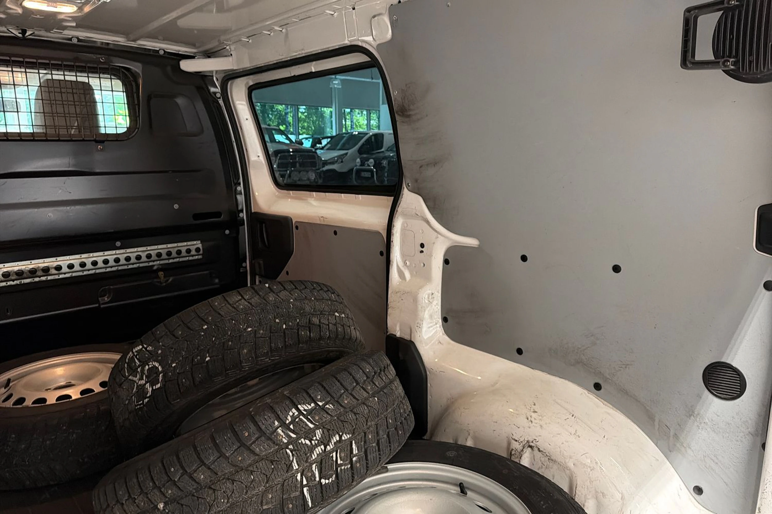valkoinen Toyota Proace 2017 kuva 26.