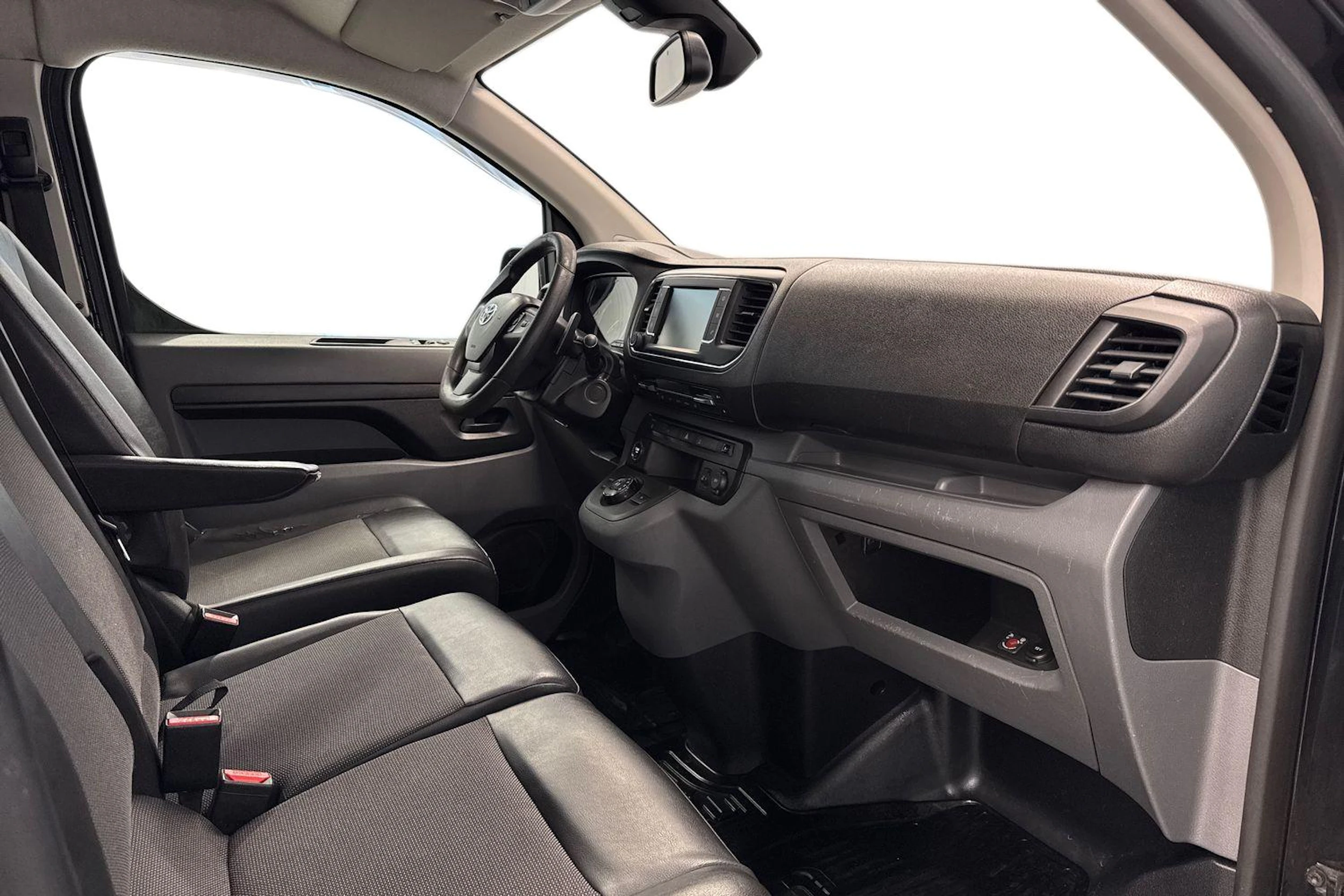 musta Toyota Proace 2017 kuva 9.
