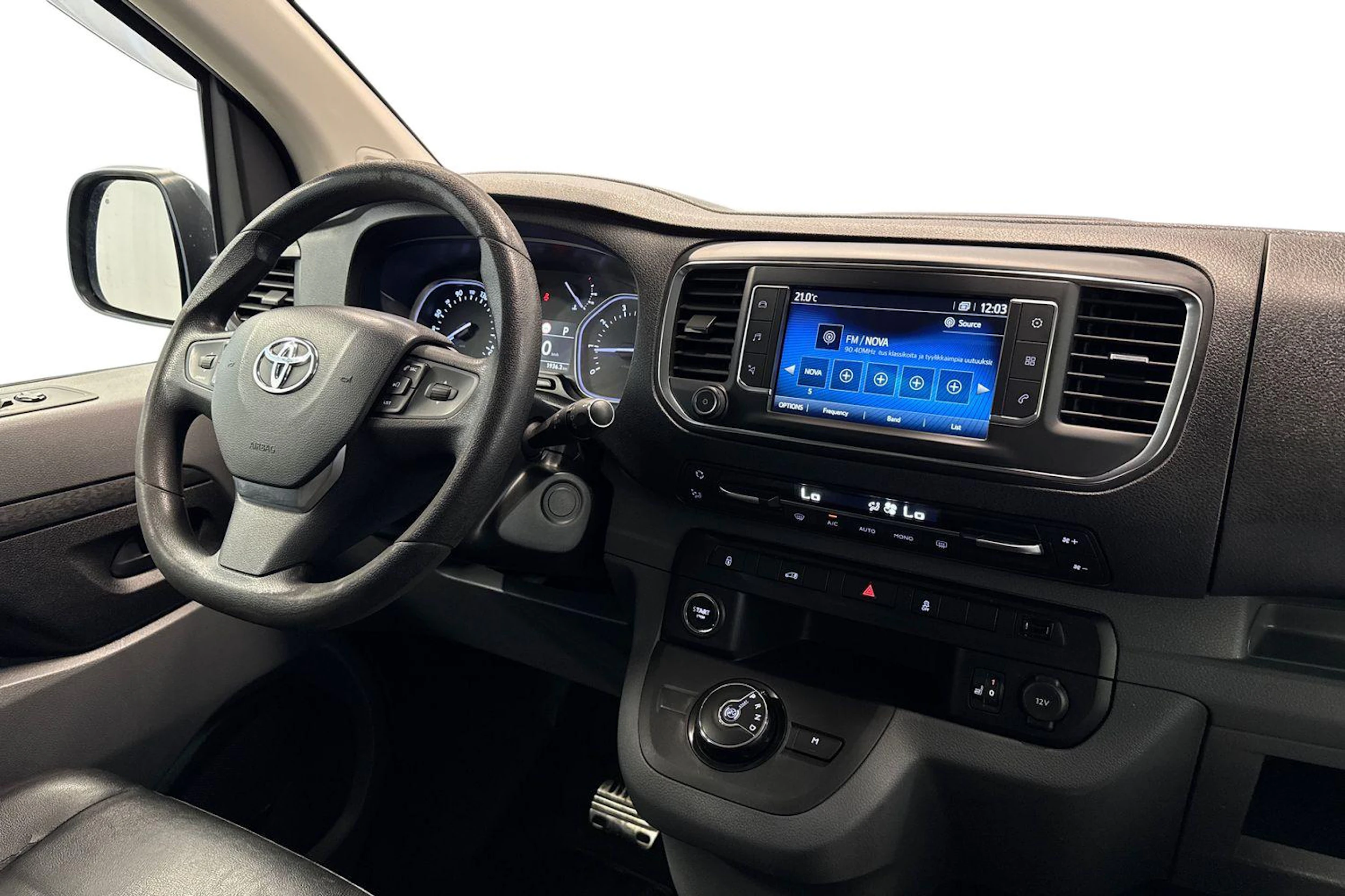 musta Toyota Proace 2017 kuva 11.