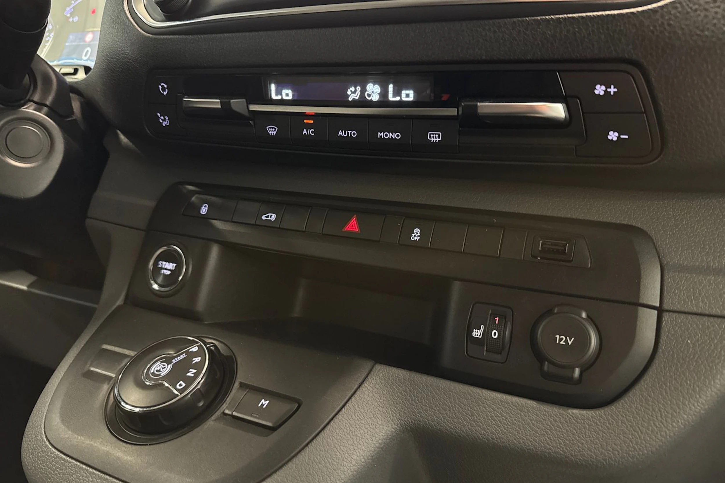 musta Toyota Proace 2017 kuva 22.