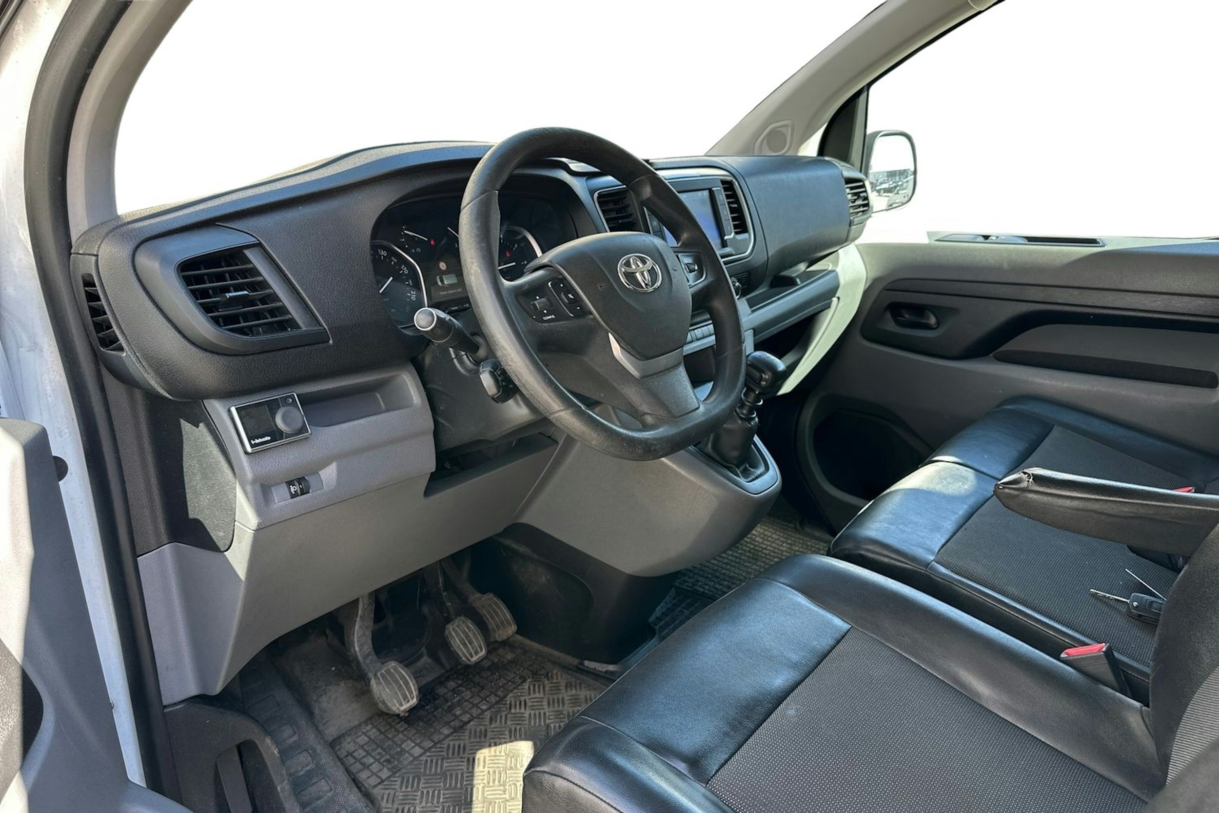 valkoinen Toyota Proace 2017 kuva 3.