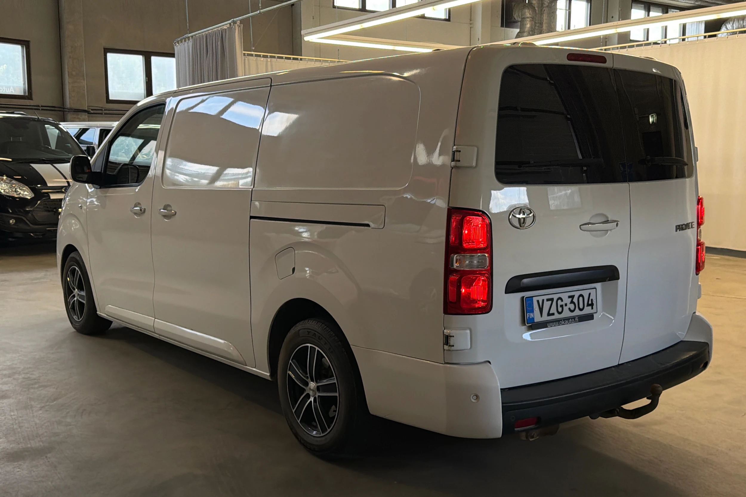valkoinen Toyota Proace 2017 kuva 4.