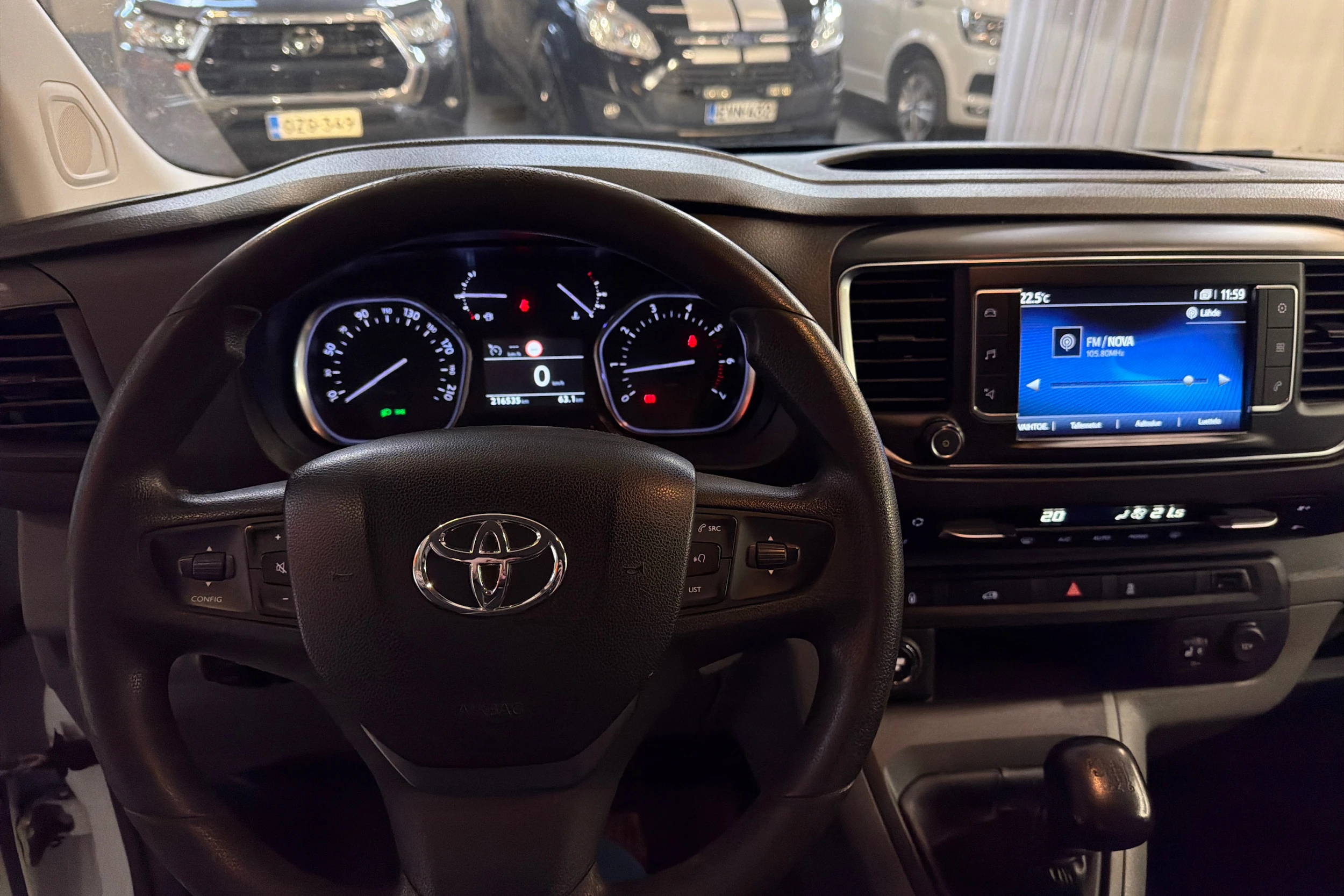 valkoinen Toyota Proace 2017 kuva 6.