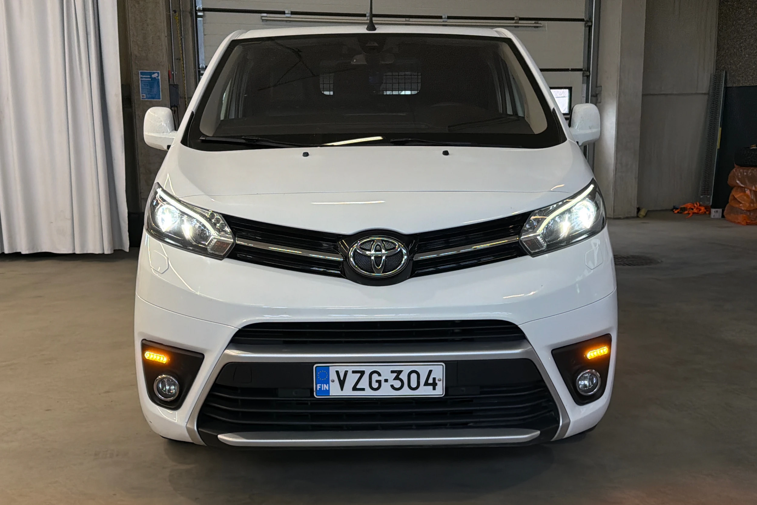 valkoinen Toyota Proace 2017 kuva 8.